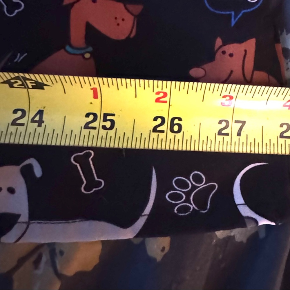 Zoe+Chloe Very Cute Black Dog Print Scrub Top 2X - Picture 12 of 16